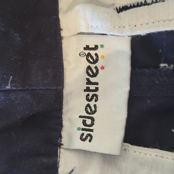 Navy shorts with pockets - Picture 4 of 8